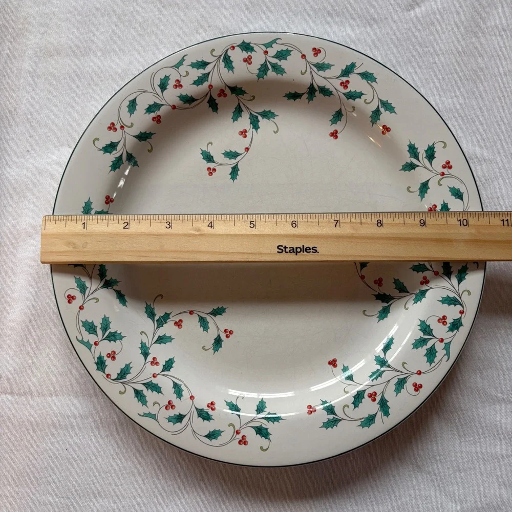 Ming Pao Holly Lace Christmas Dinner Plates Set of 4 Holly‎ Berry China 10.5 in